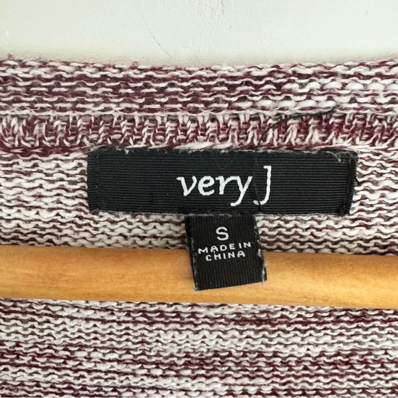 Very J Striped oversized sweater with side slits size: Small - Picture 5 of 5